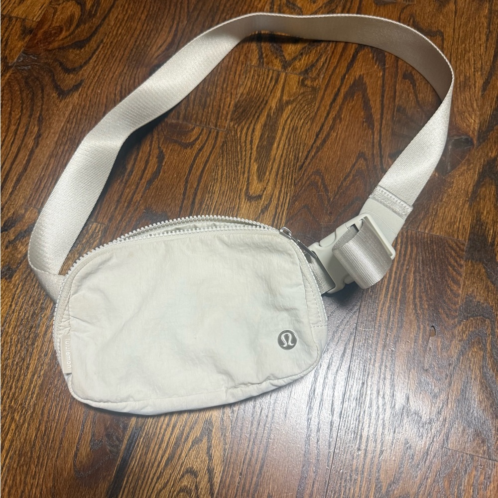lululemon athletica Off-White Belt Bag